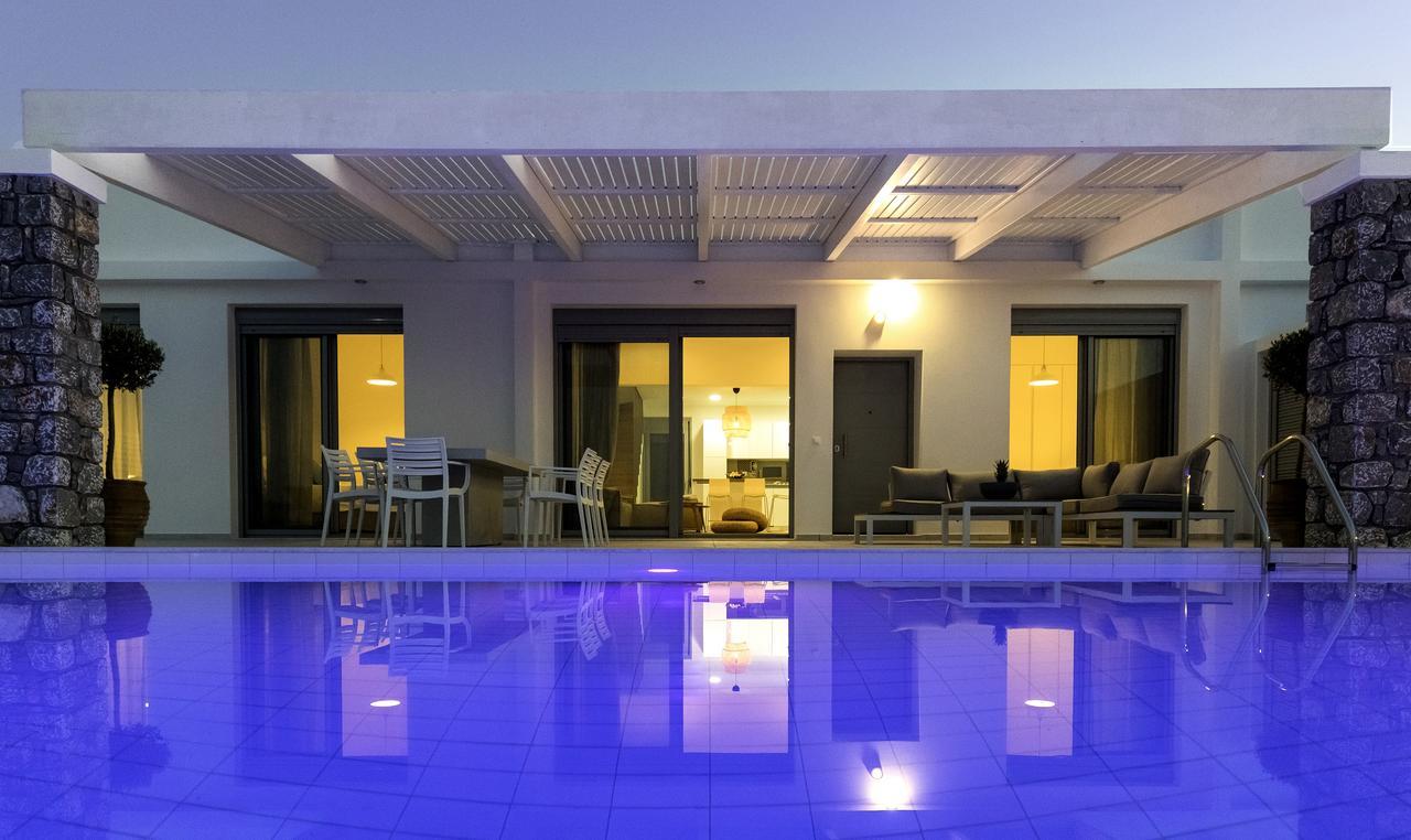 Βίλα Serene With Swimming Pool In *